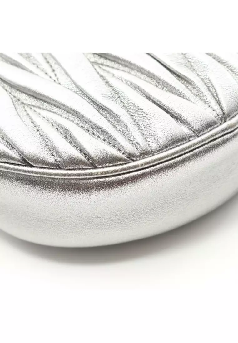 Pre-Loved MIU MIU matelasse Shoulder bag leather Silver