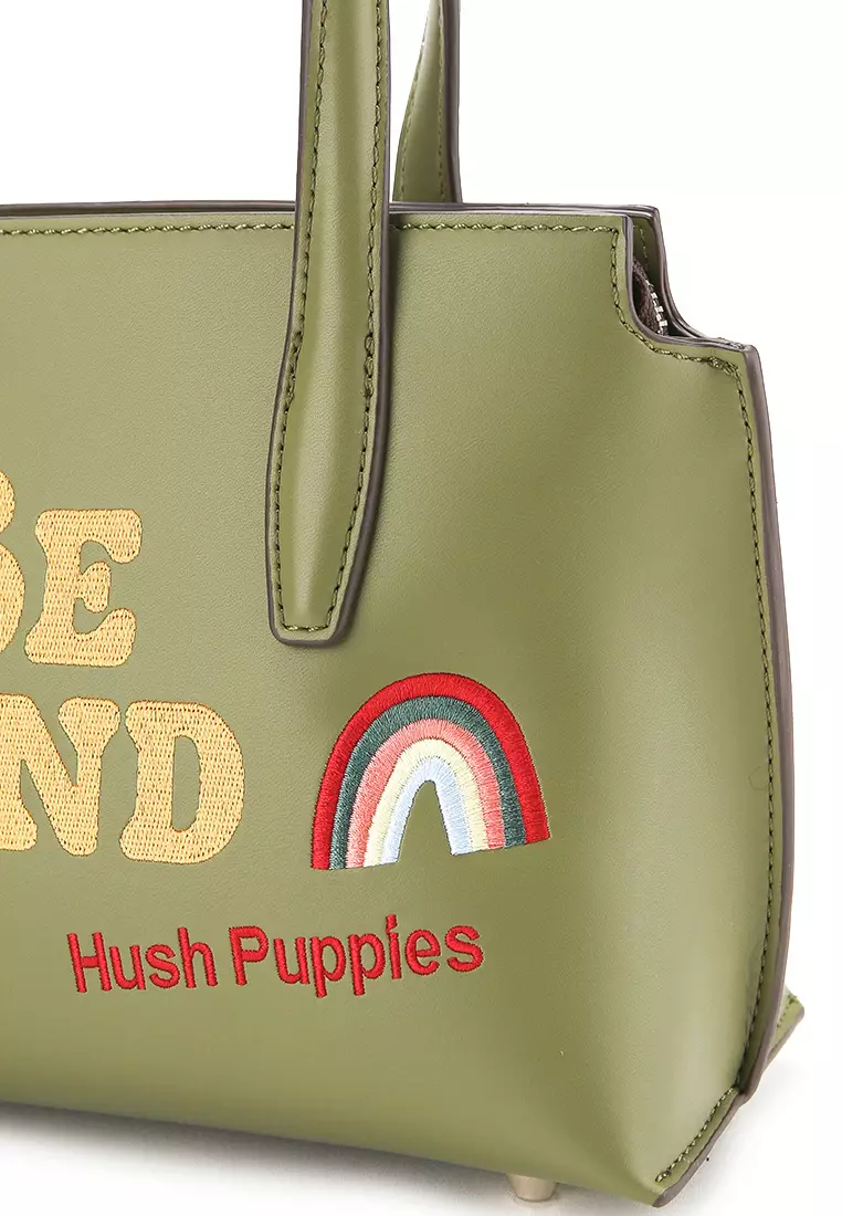 Georgina Satchel (L)