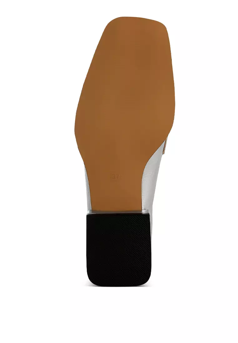 Sepatu Penny Metalik dalam Warna Perak