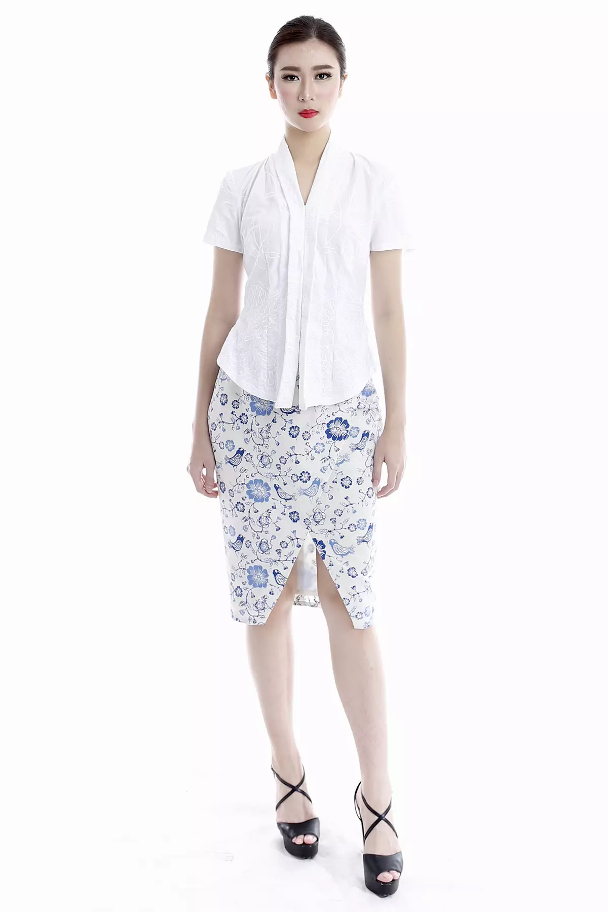 Kuncup Teratai Putih Kebaya