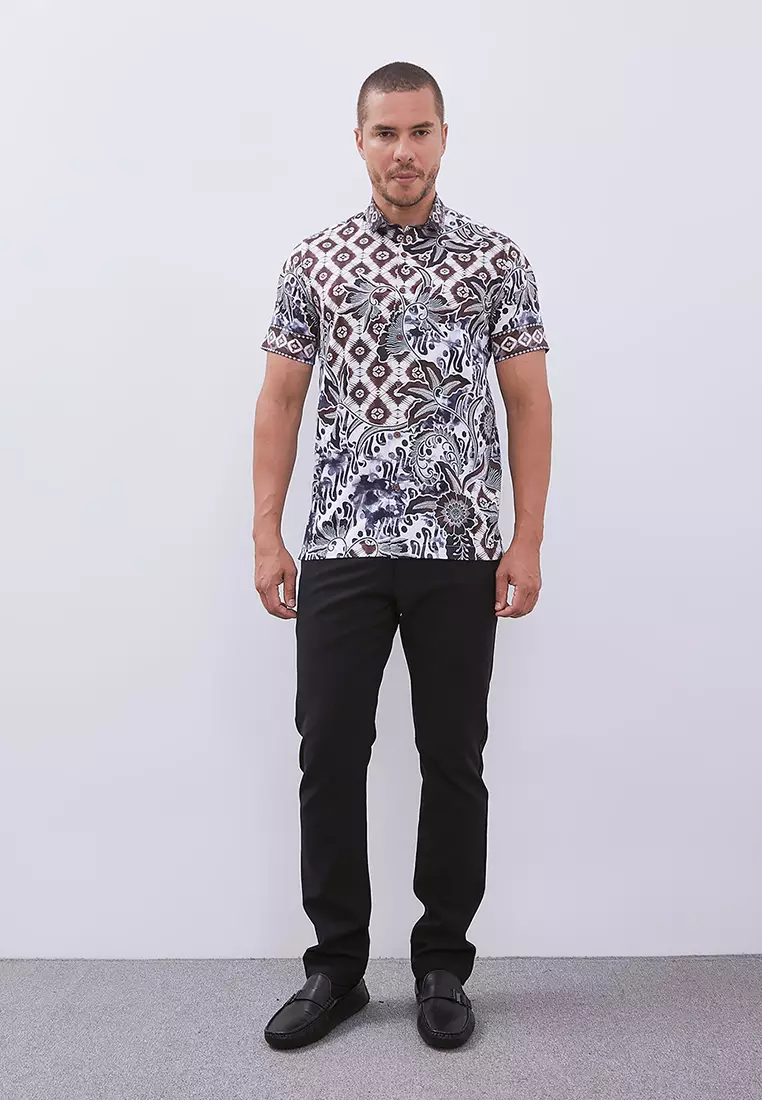MANZONE - Kemeja Batik Lengan Pendek Pria Barata Comfort Fit - Brown Warna White