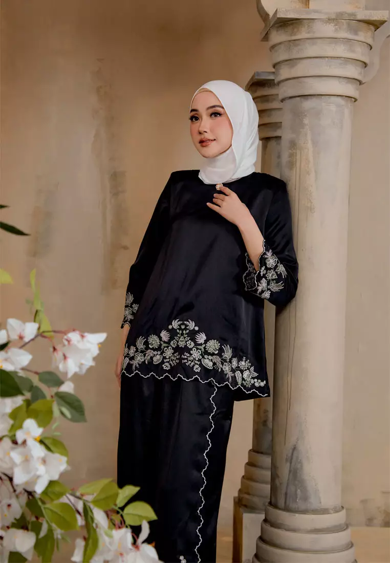 Suri Luxe Embroidery Baju Kurung Kedah Satin with Skirt Belah Selisih