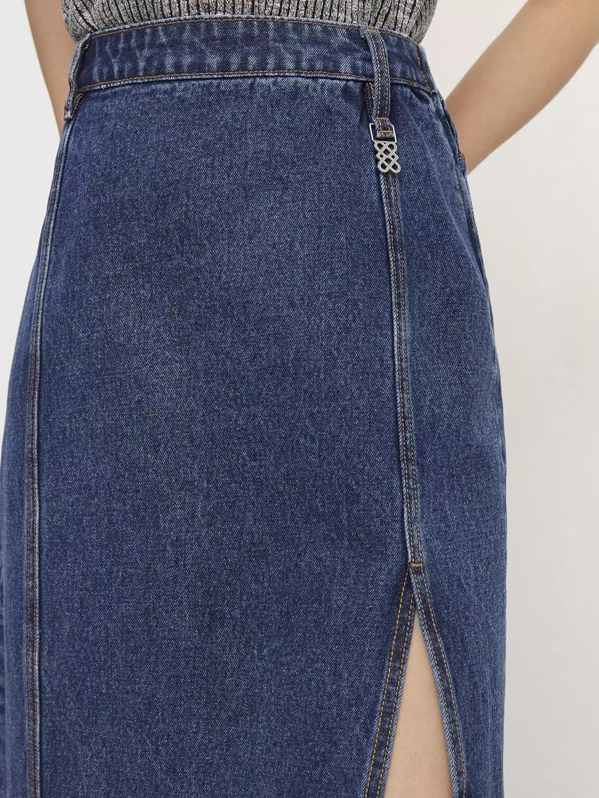 Pomelo - Rok Wanita - Front-slit Denim Midi Skirt - Blue