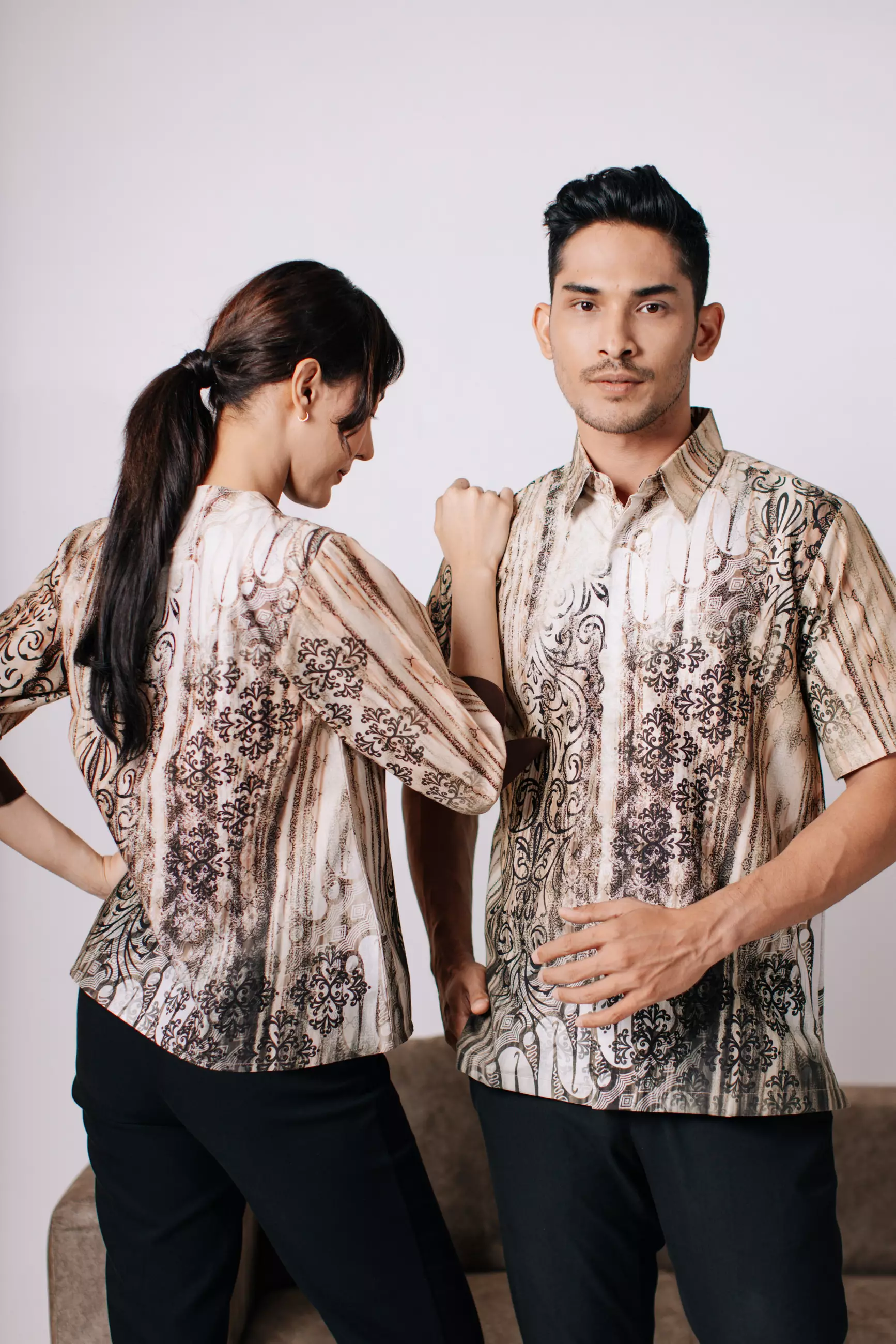 Adyatma Adira Brown Kemeja Batik Furing Regular Fit Lengan Pendek Katun Digital Print