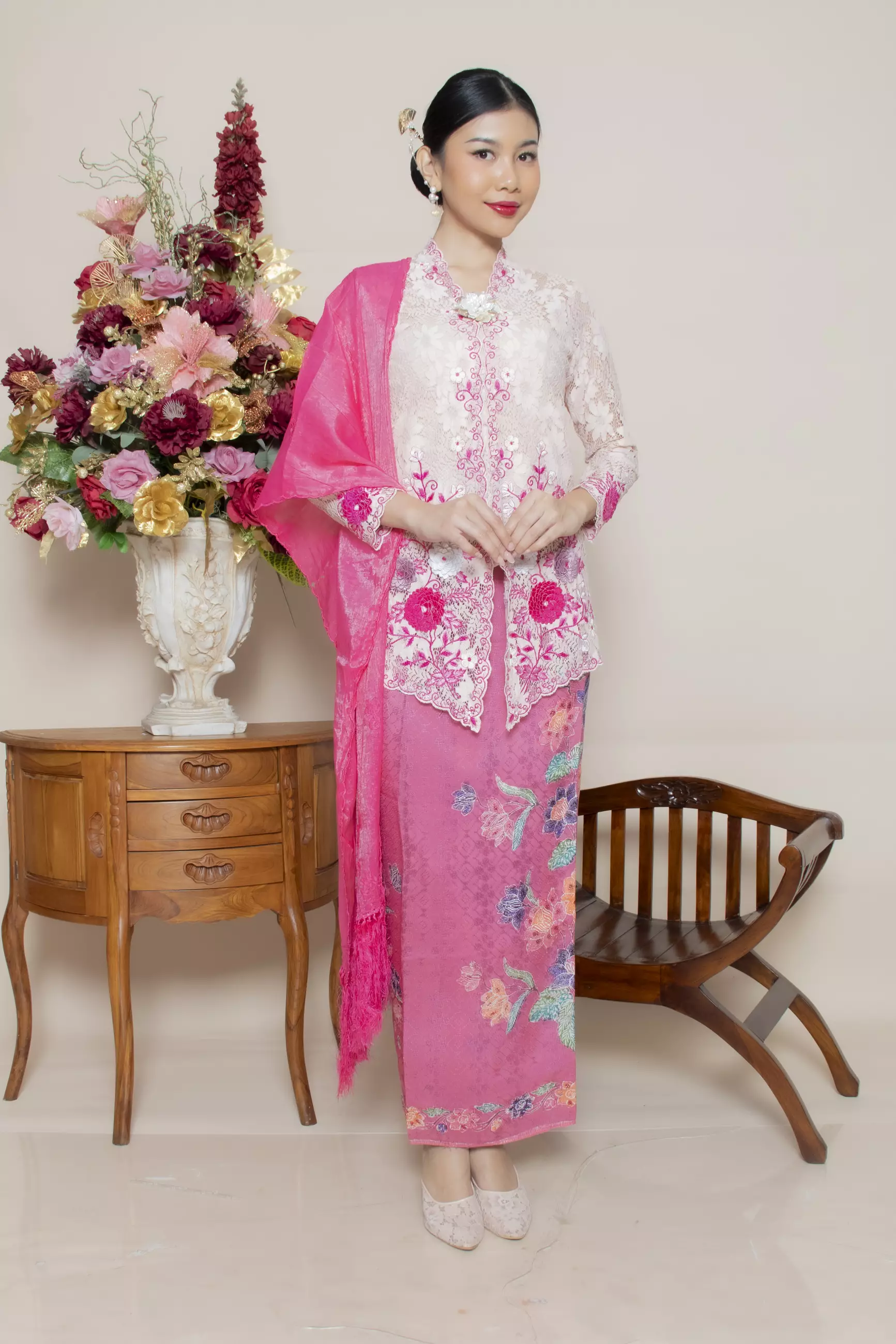 Kebaya Brokat Roses 3 Dimensi in powder pink Color