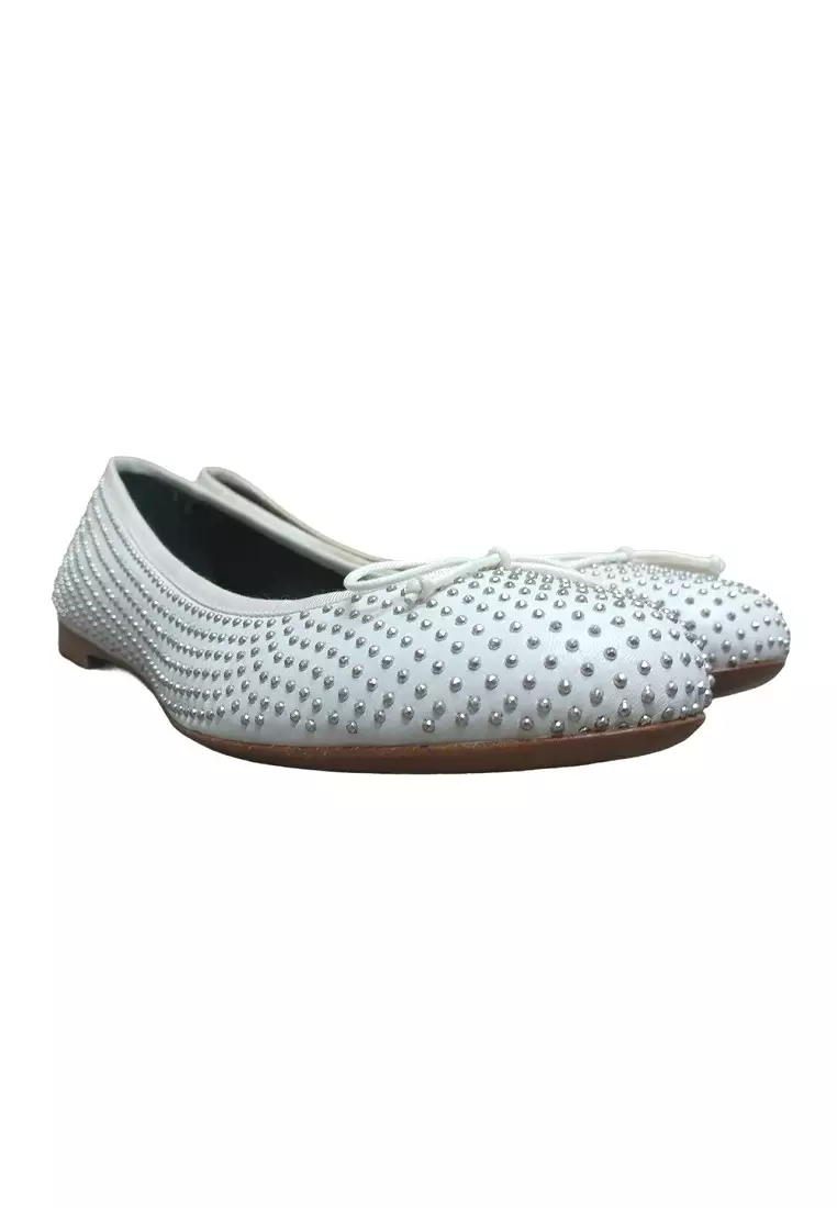 Pre-loved Saint Laurent Flats for Women in White - O1-328344-AJ440-9189-38.5