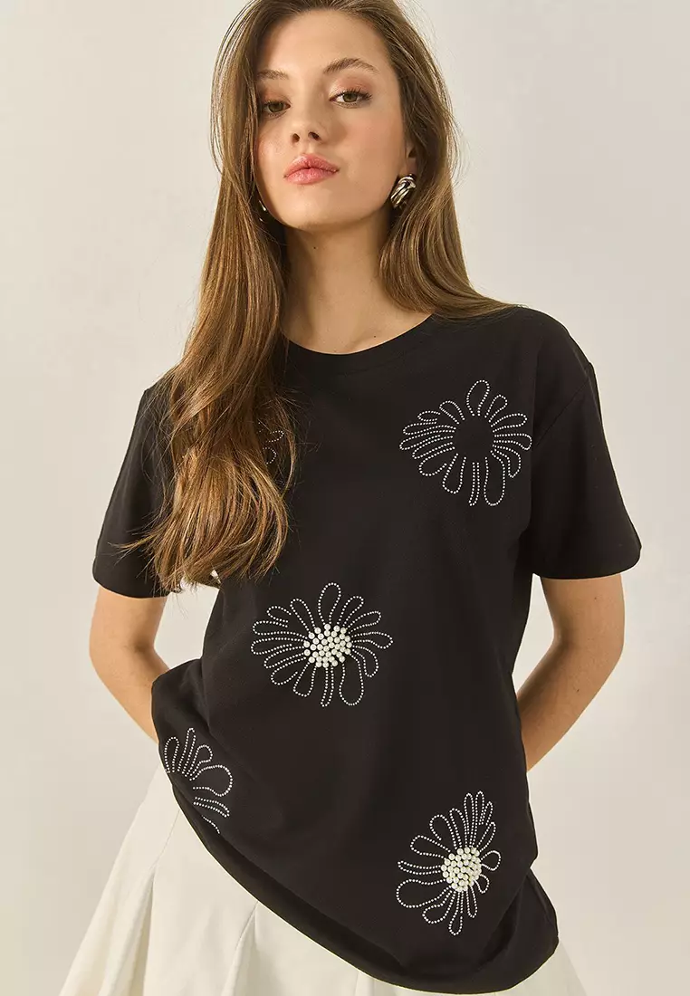 Women's Flower Motif Stone Bead Embroidered Regular Fit Cotton T-Shirt 8128 60283300