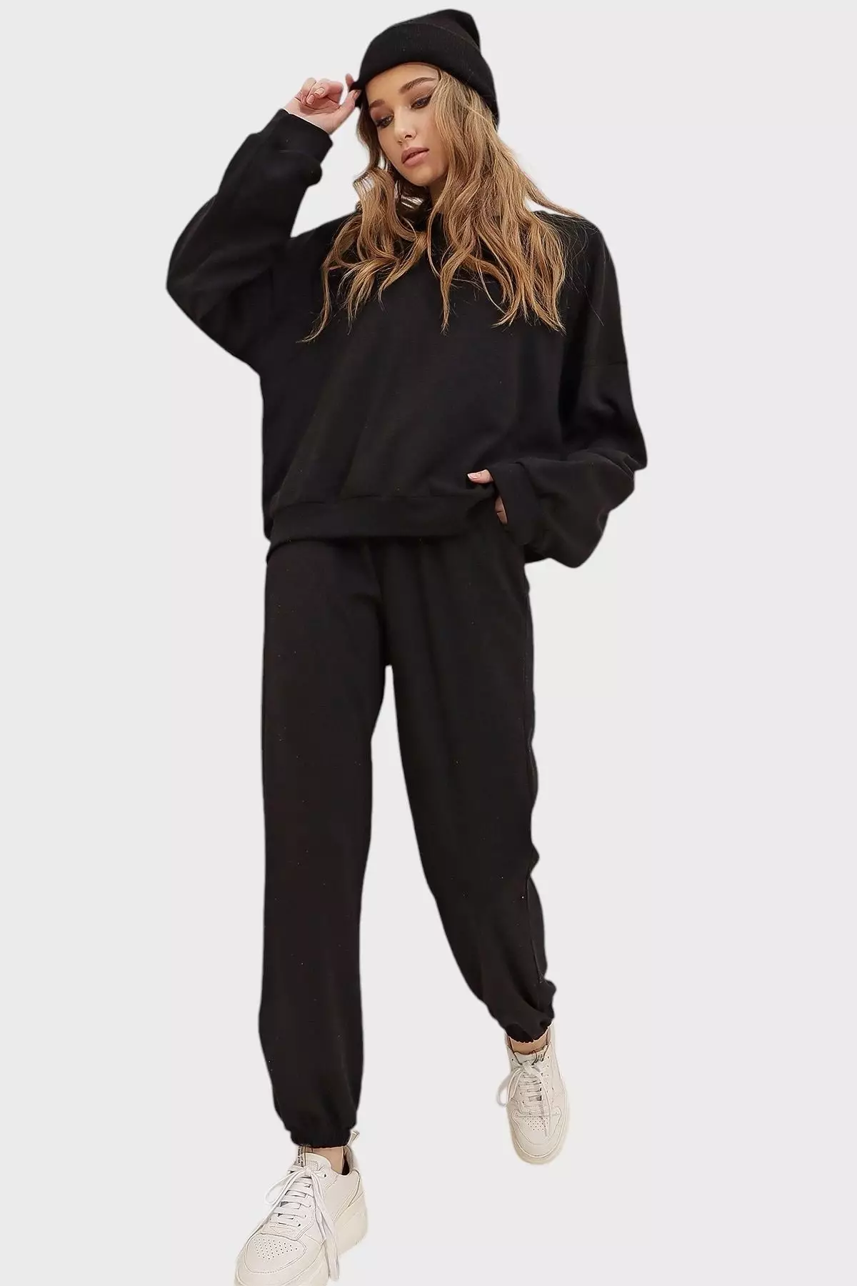 Basic Sweatshirt & Pants Set