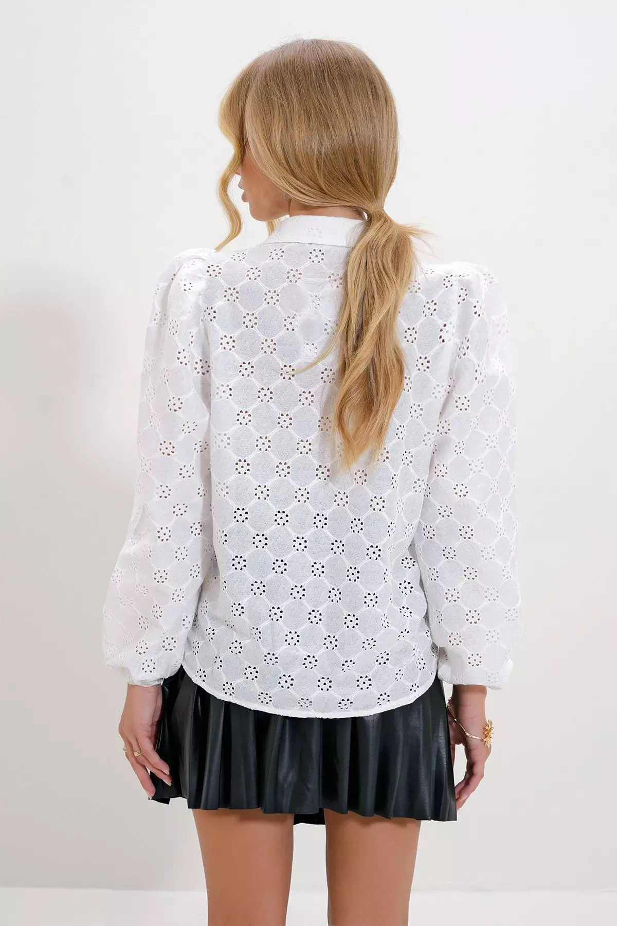 Long Sleeves Lace Shirt
