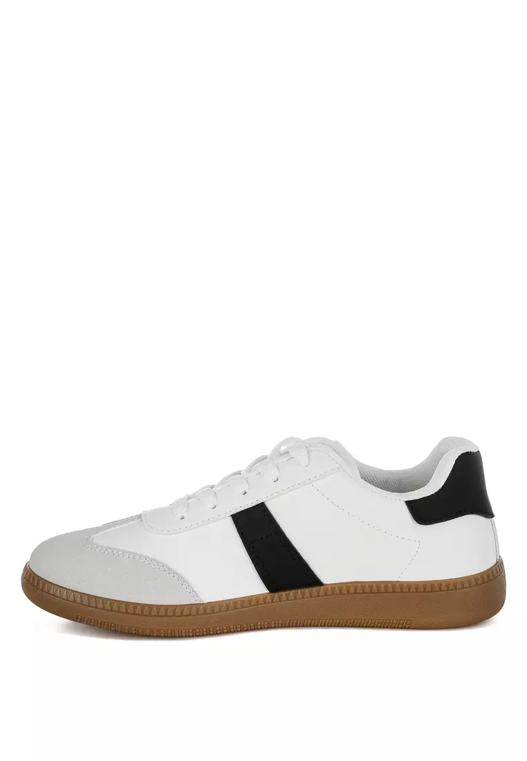 Sepatu Kets Platform Bertali Klasik Warna Putih