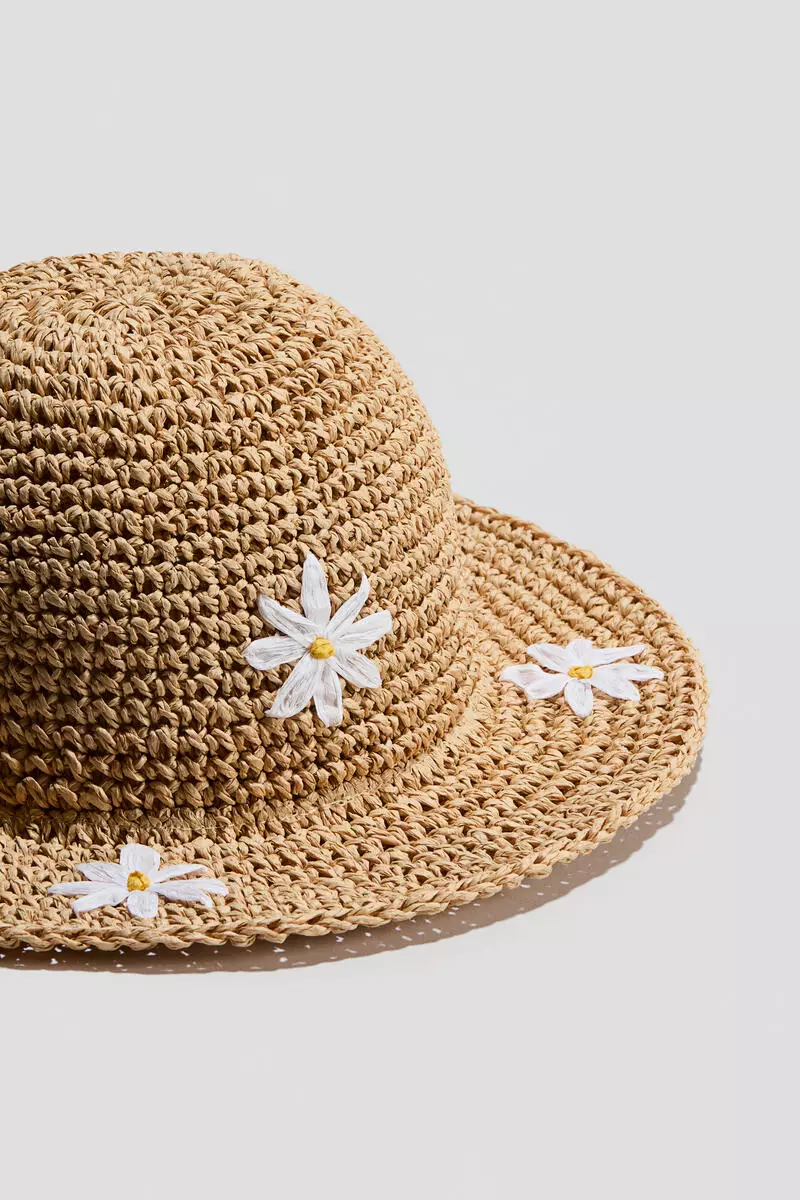 Appliquéd straw hat
