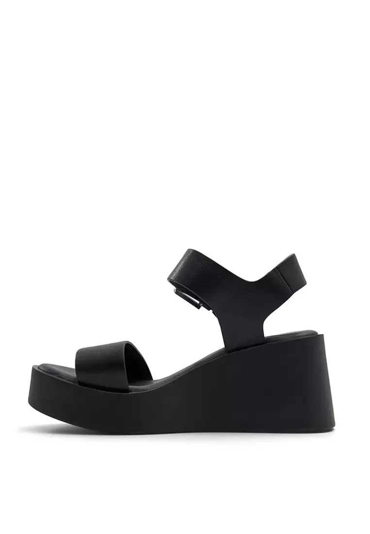 Call it spring 2025 black wedges