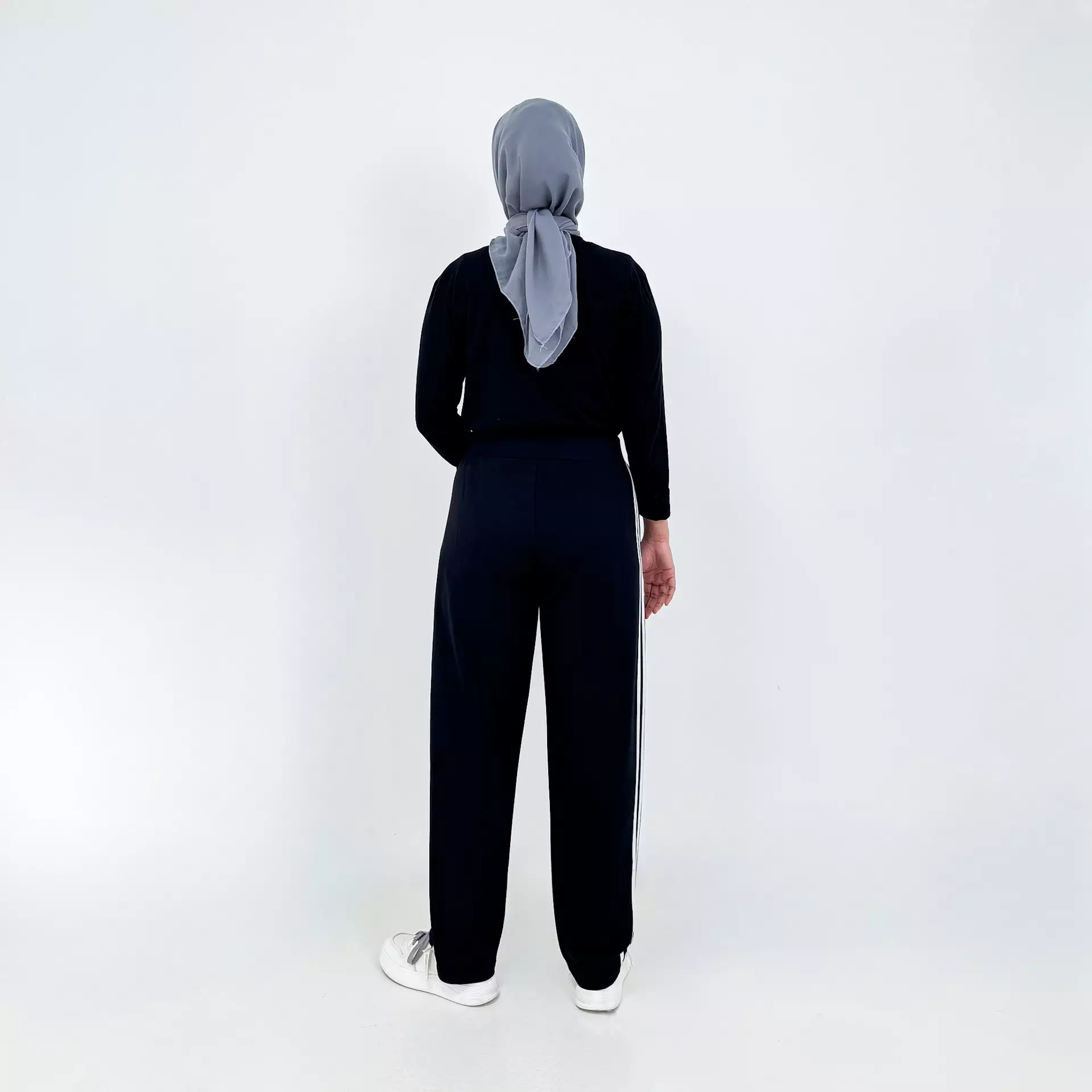 Daily Sweatpants [HITAM] Celana Training Olahraga Wanita Panjang 100 cm