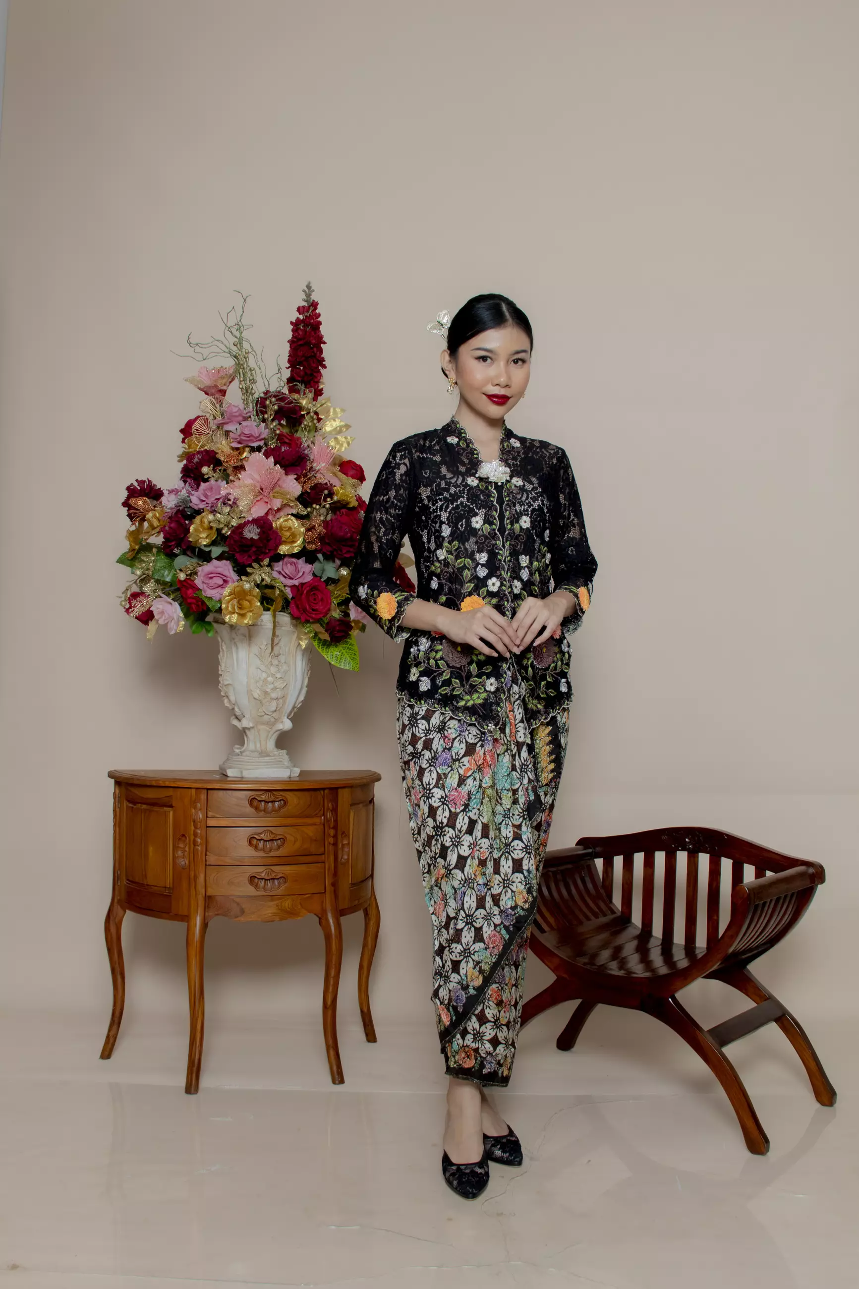 Kebaya Brokat Roses 3 Dimensi in Black Color