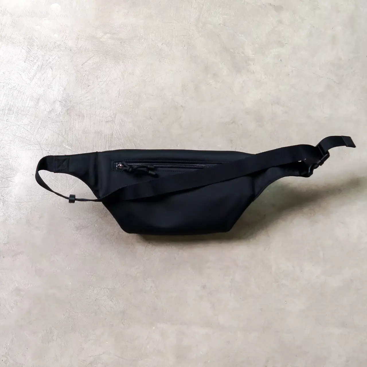 Tas VALENTINO VLTN TEXT WHITE BLACK WAIST BAG 100% ORIGINAL