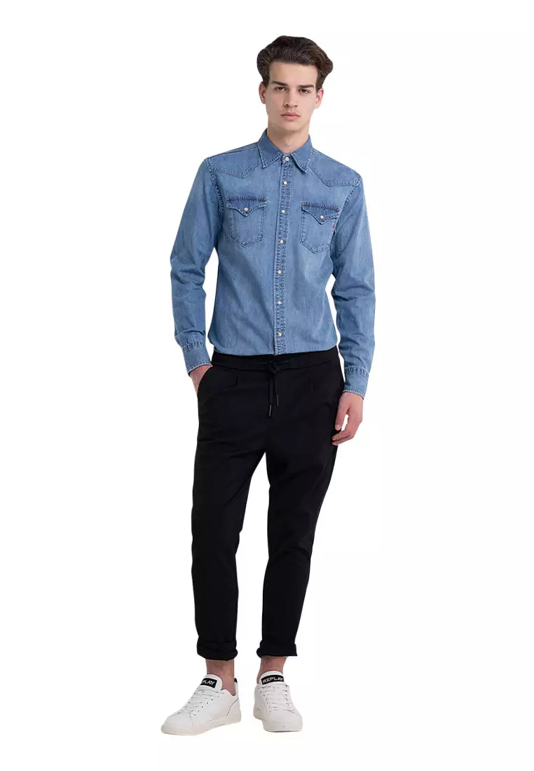 Light blue denim shirt with black jeans 2025