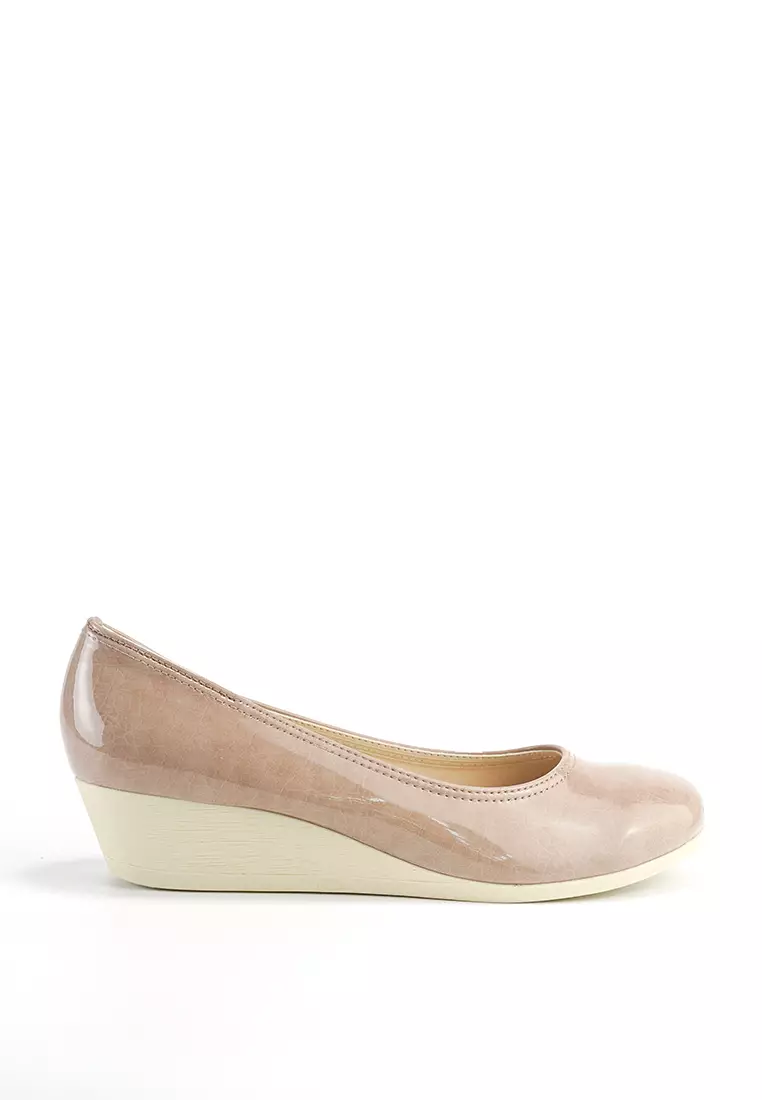 Wedge pumps clearance