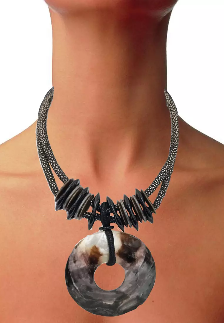 Women's Accessories Black Lip Shell Necklace Kalung Wanita