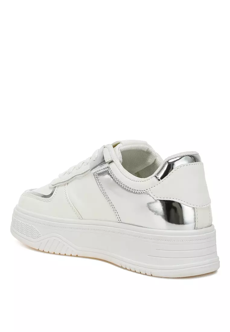 Sepatu Platform Panel Metalik dalam Warna Perak Putih
