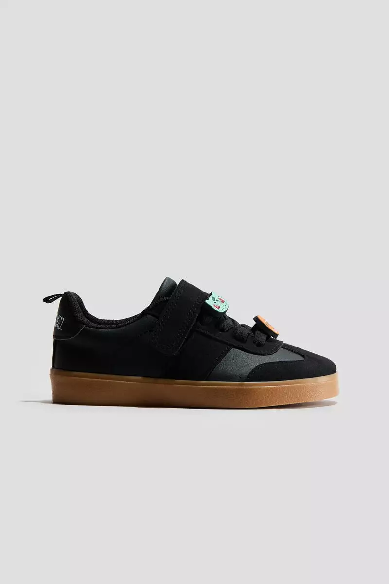 Motif-detail trainers
