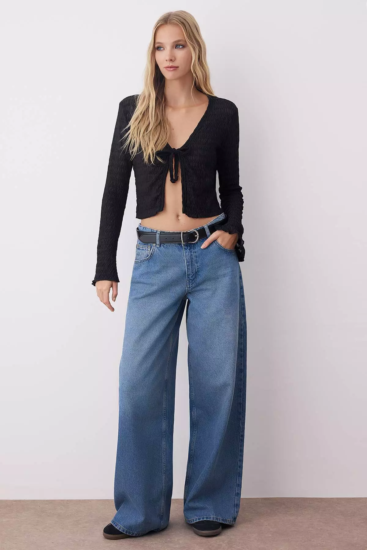 Black Premium Tie Detailed Textured V-Neck Flexible Knit Blouse Twoss23Bz00796