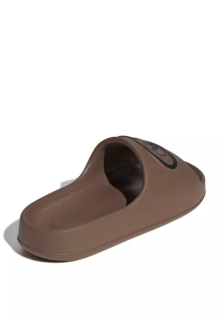Lifestyle ADILETTE 00s SLIDES Men Brown KK3581