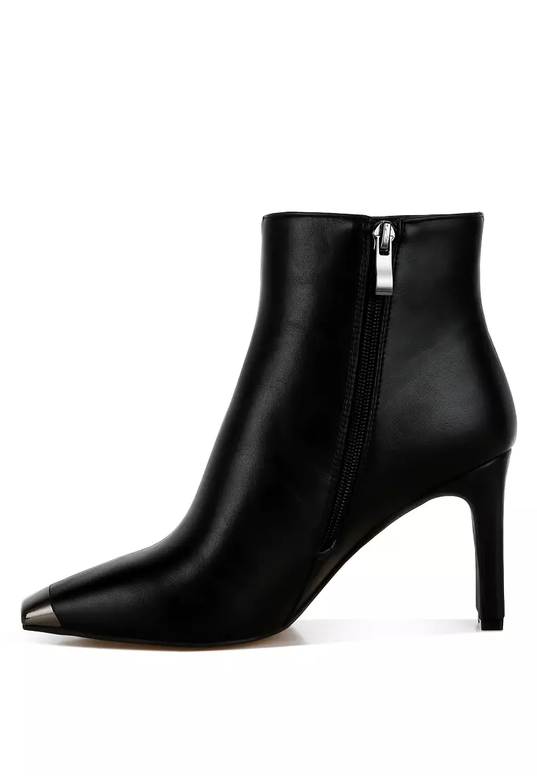 Sepatu bot kulit imitasi ujung metalik warna hitam