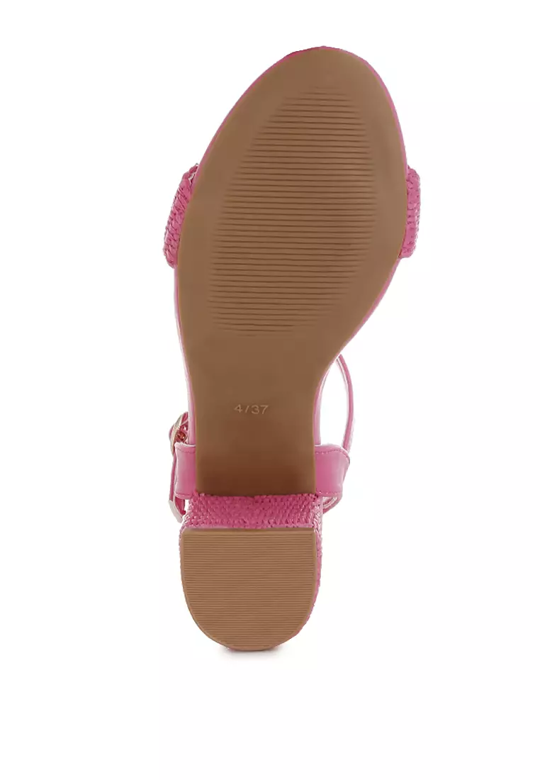 Sepatu hak blok gesper pin rafia dalam warna fushia