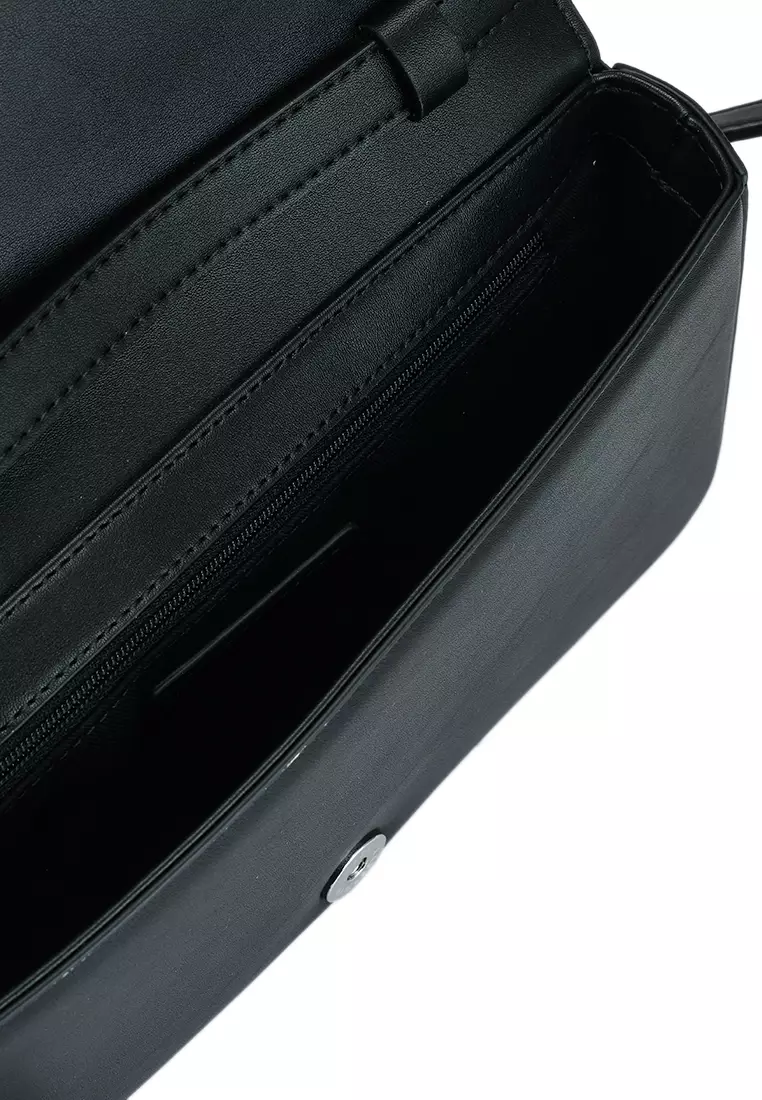 Buy KARL LAGERFELD Hotel Karl Flap Technical Leather Shoulder Bag (cq ...