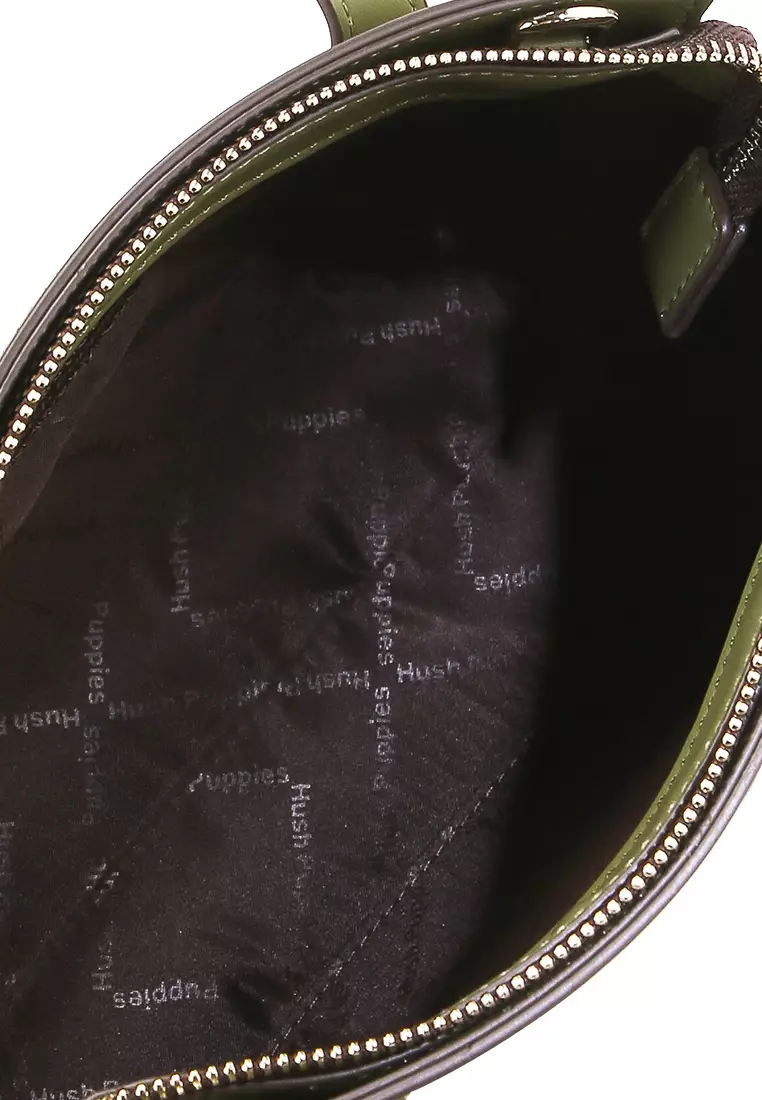 Georgina Satchel (L)