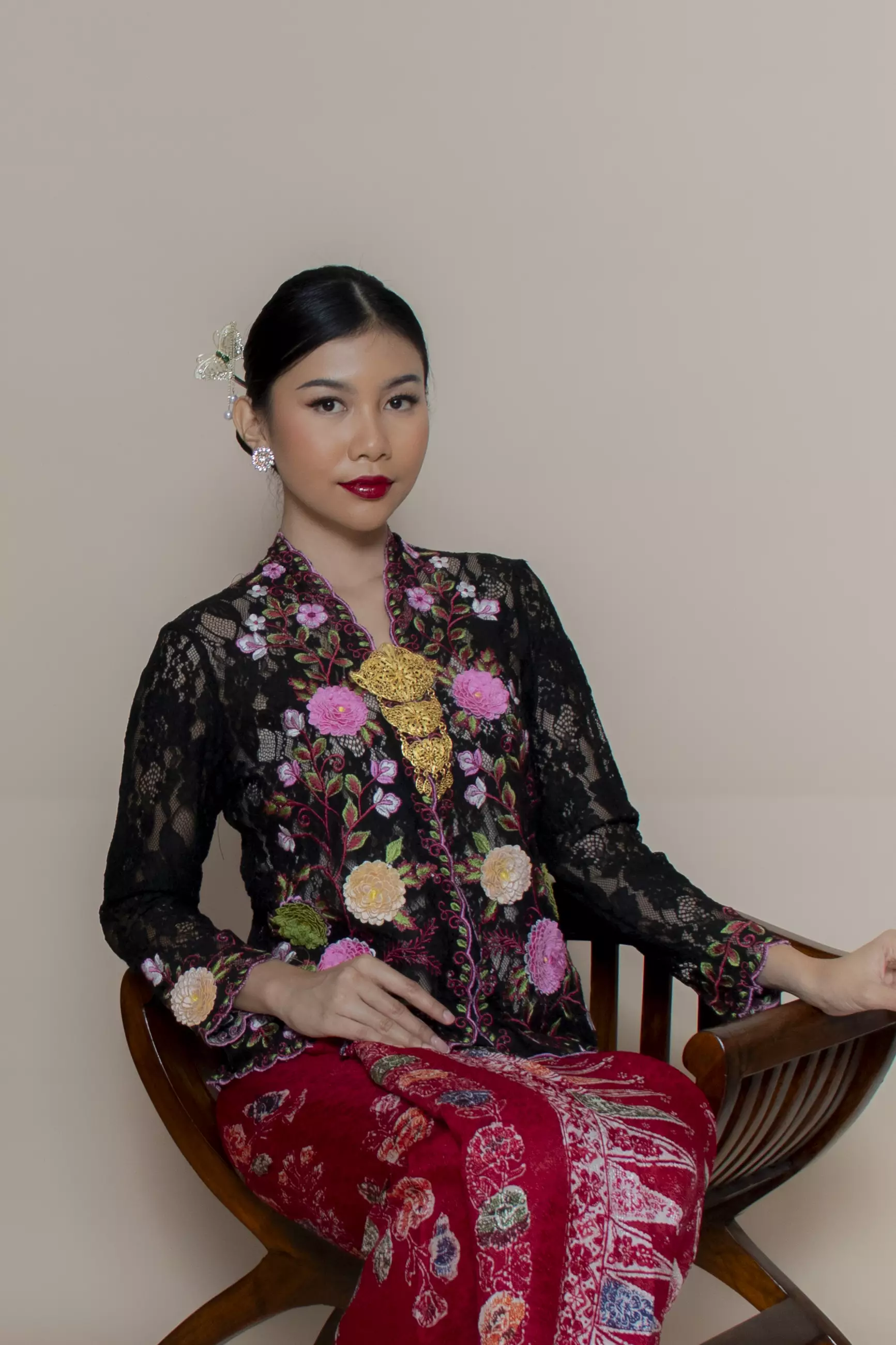Kebaya Panjang Brokat Roses 3 Dimensi in Black Color