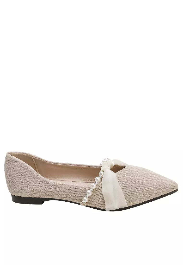 Discount on Twenty Eight Shoes  shoes - SKU: Elegant Pointed Satin Flat Shoes Ww07-1