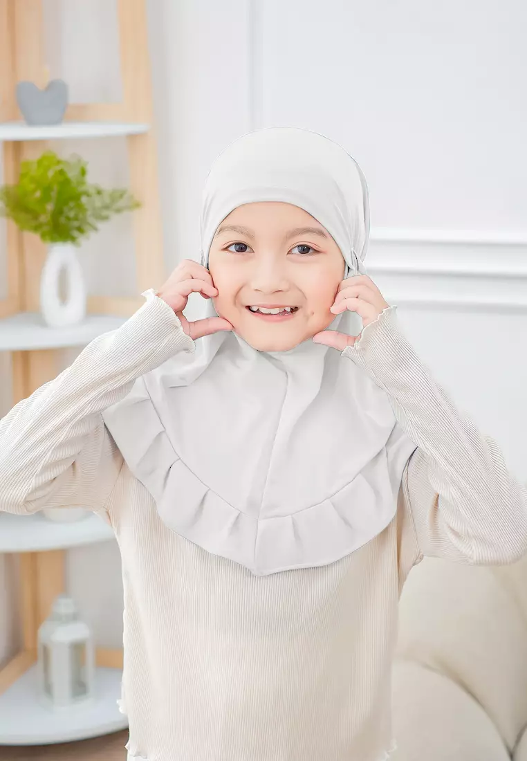 Cotton Bee - Ziva Ruffle Instan | Hijab Instan Anak | Kerudung Jilbab Bergo Tali Anak - Broken White - L
