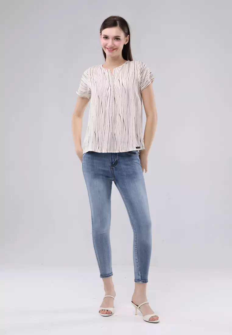 Printed Bold Twill Woven Short Sleeves Blouse