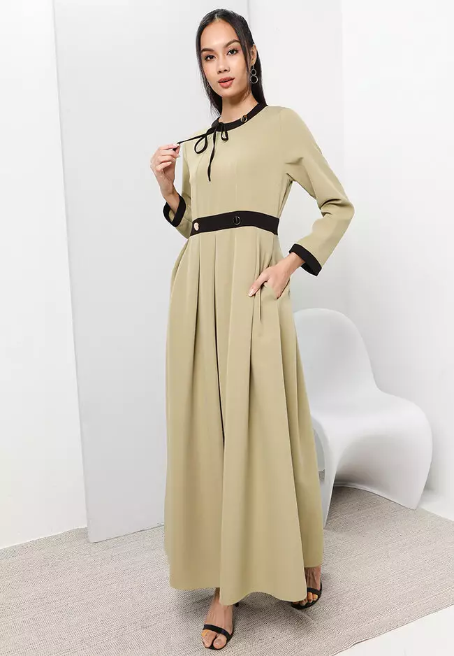 Contrast Detailed Pleated Dress