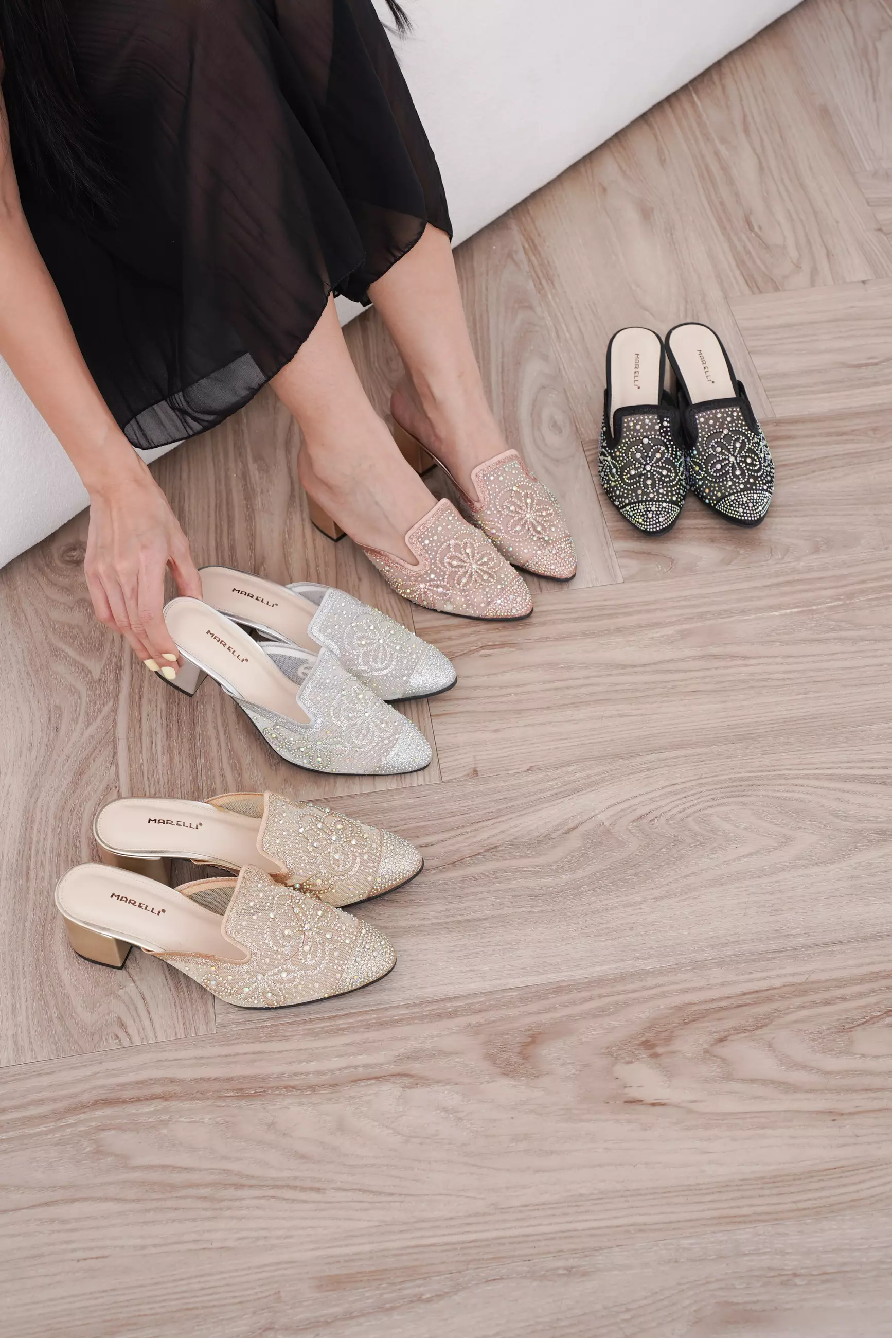 Lotuna Sandal Slop Wanita pesta