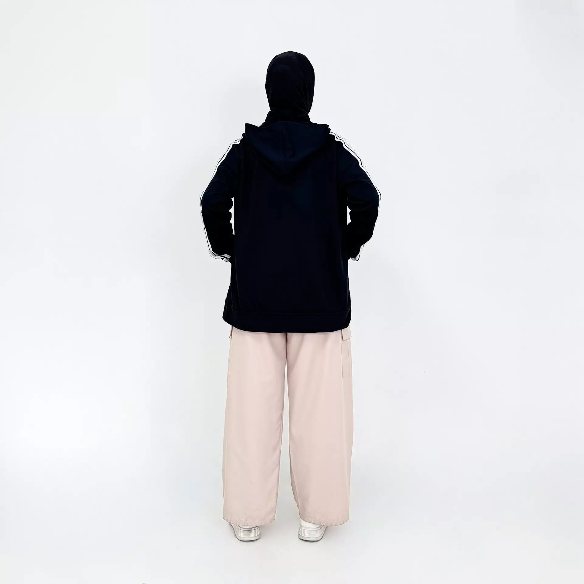 Set Sporty Cargo Alia HITAM KREM Setelan Olahraga Jacket