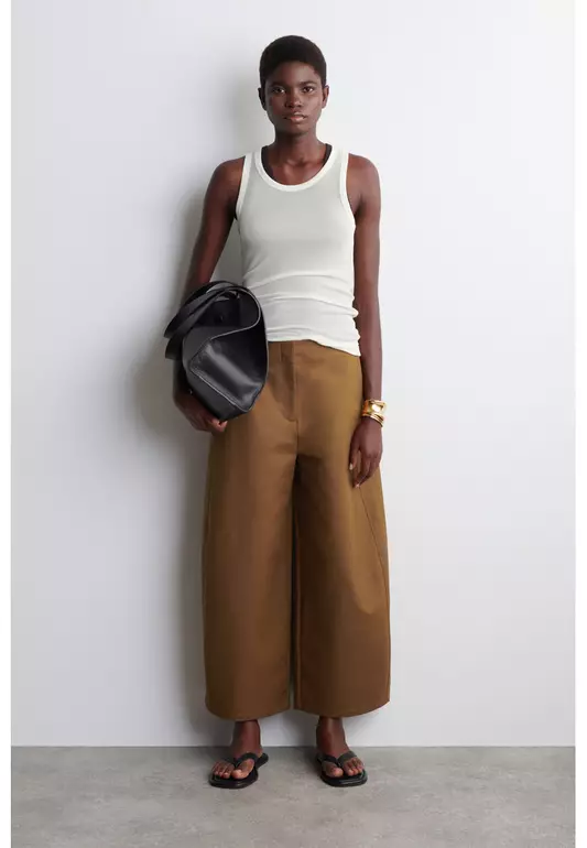 CROPPED BARREL-LEG COTTON TROUSERS