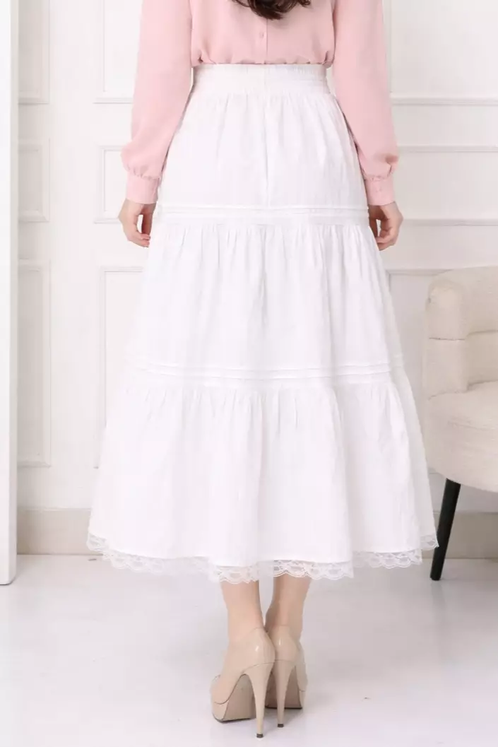 Jaein Graceful Tiered Lace Maxi Skirt in White