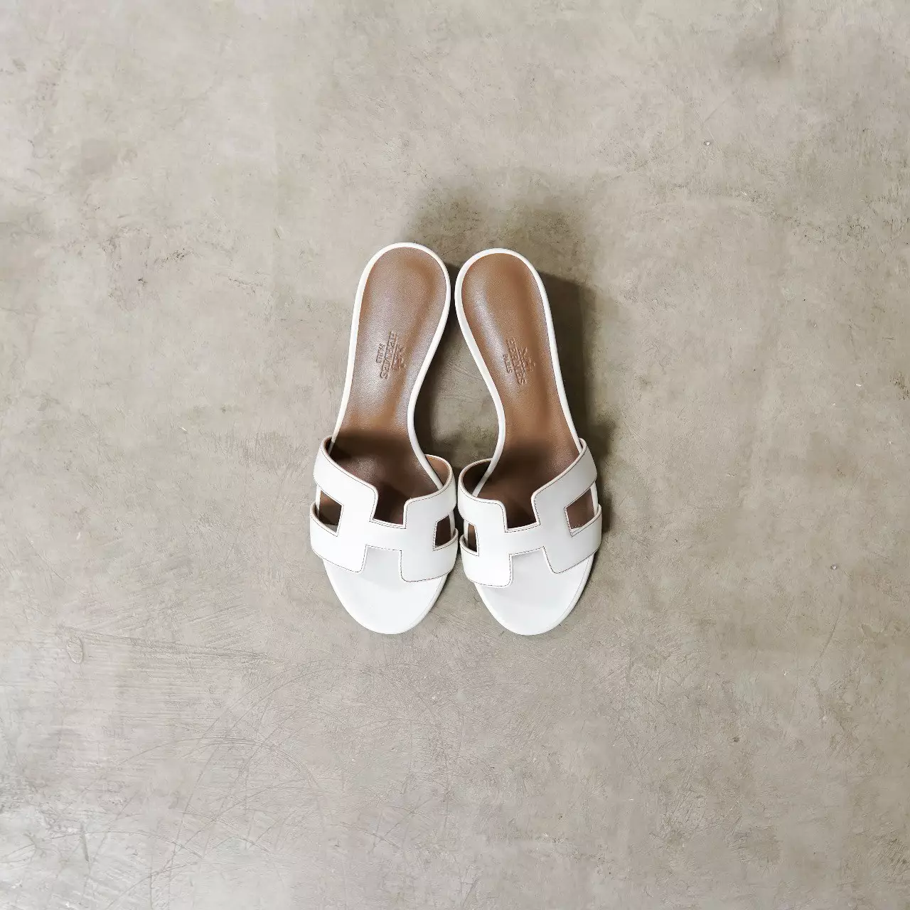 Sepatu HERMES OASIS WHITE BLOCK HEELS 100% ORIGINAL