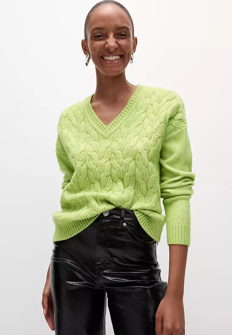 Cloud-yarn Cable Knit V-Neck Jumper