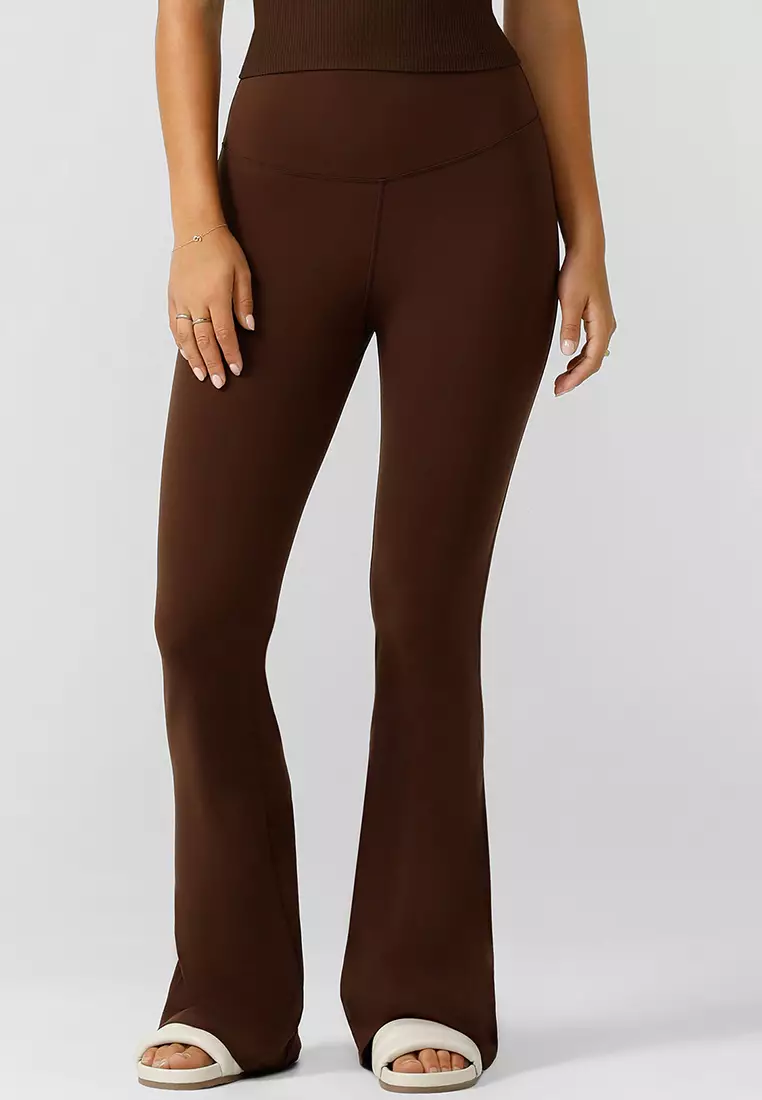 Yoga pants with best sale phone pocket on leg