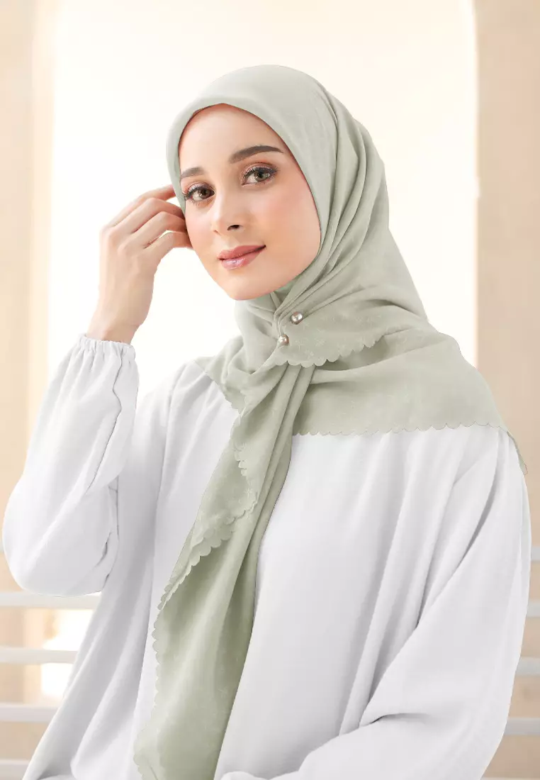 Rada Embossed Square | Hijab Polycotton Scarf Segiempat - Leaf Green
