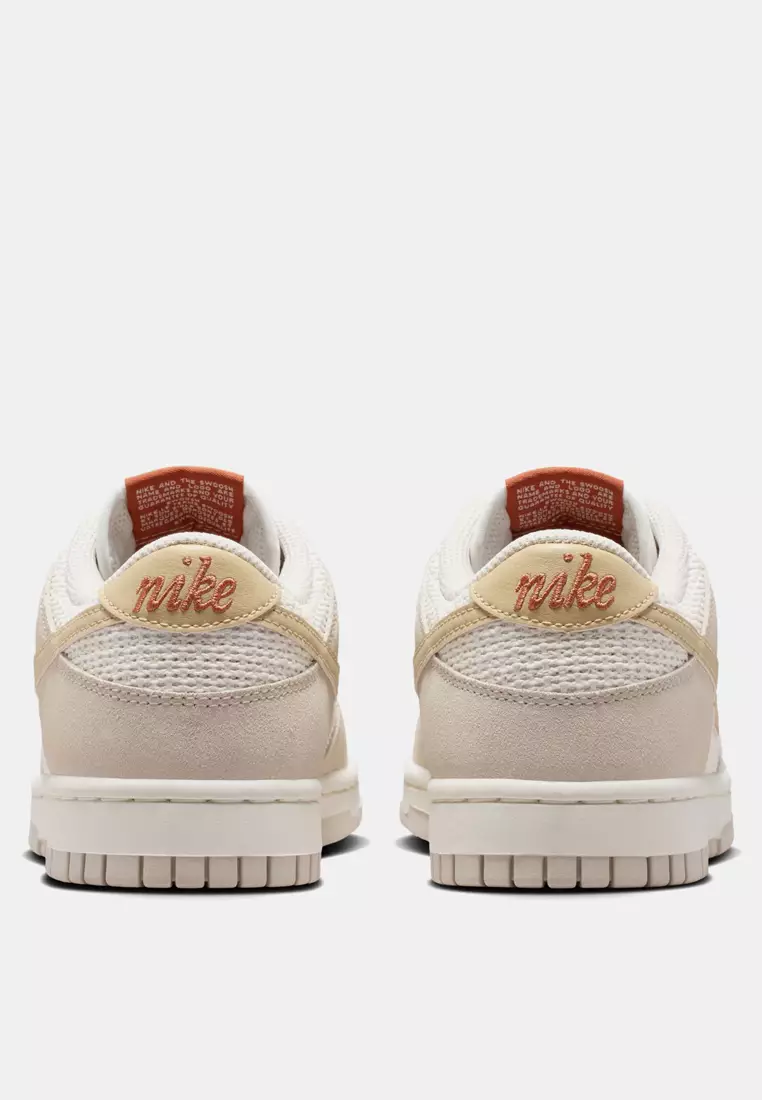 Dunk Low SE Women's Shoes