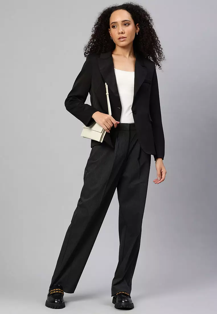 Blazer Kerah Ramping Warna Hitam