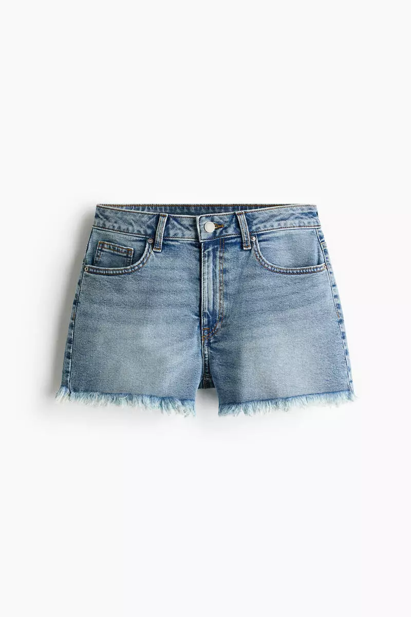 Frayed denim shorts