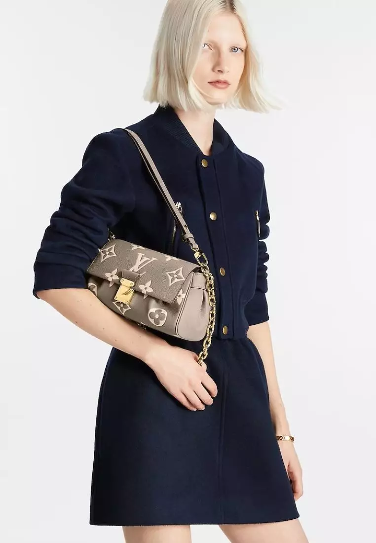 Louis Vuitton 2023 Monogram Giant Bicolor Empreinte CarryAll PM - Shoulder  Bags, Handbags
