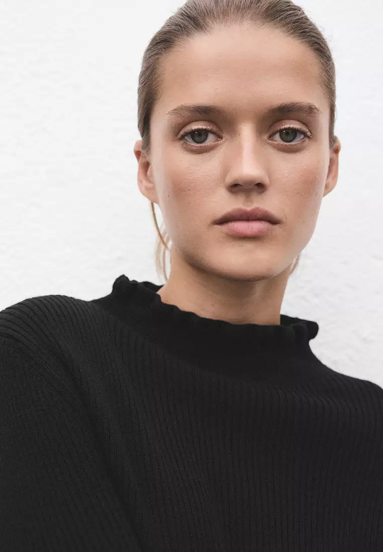 Scalloped Edges Sweater