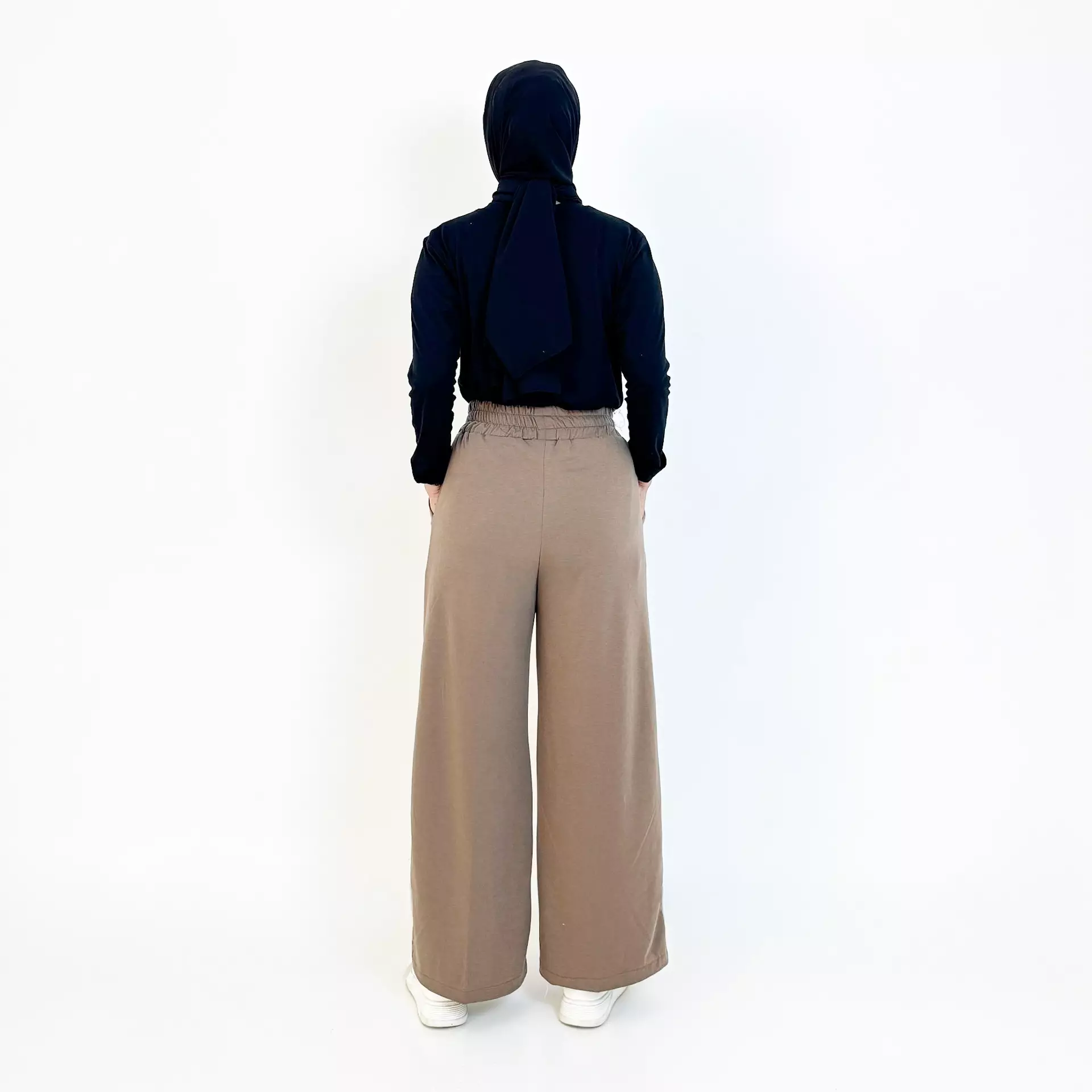 Tania Highwaist Pants (Celana Panjang Sporty) Coklat