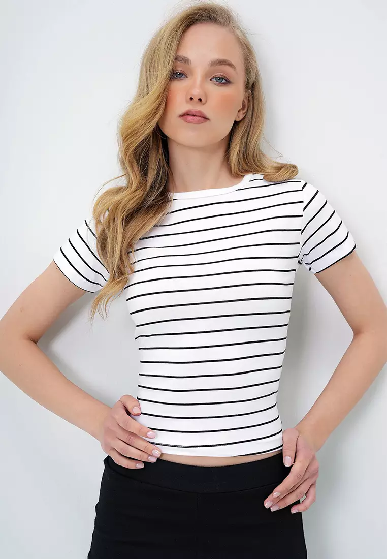 Women's White Crew Neck Striped T-Shirt Alc-X13919